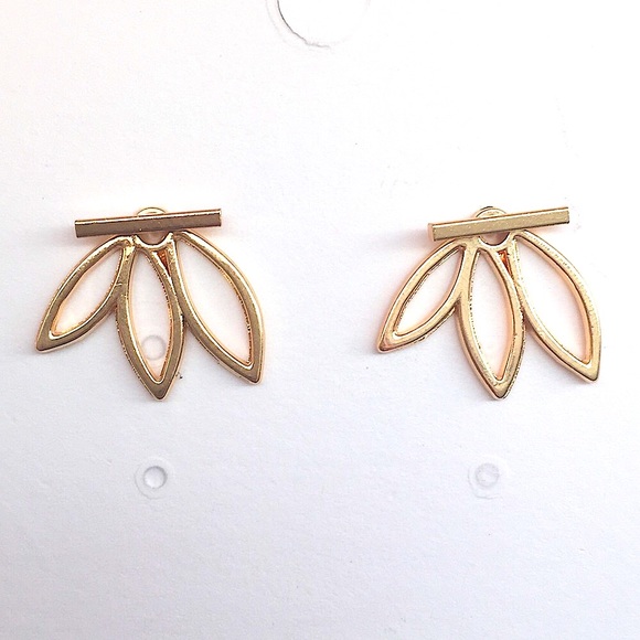 ⚜️[𝟯/$𝟭𝟴]⚜️Gold Lotus Boho Jacket Earrings NEW - Picture 5 of 9